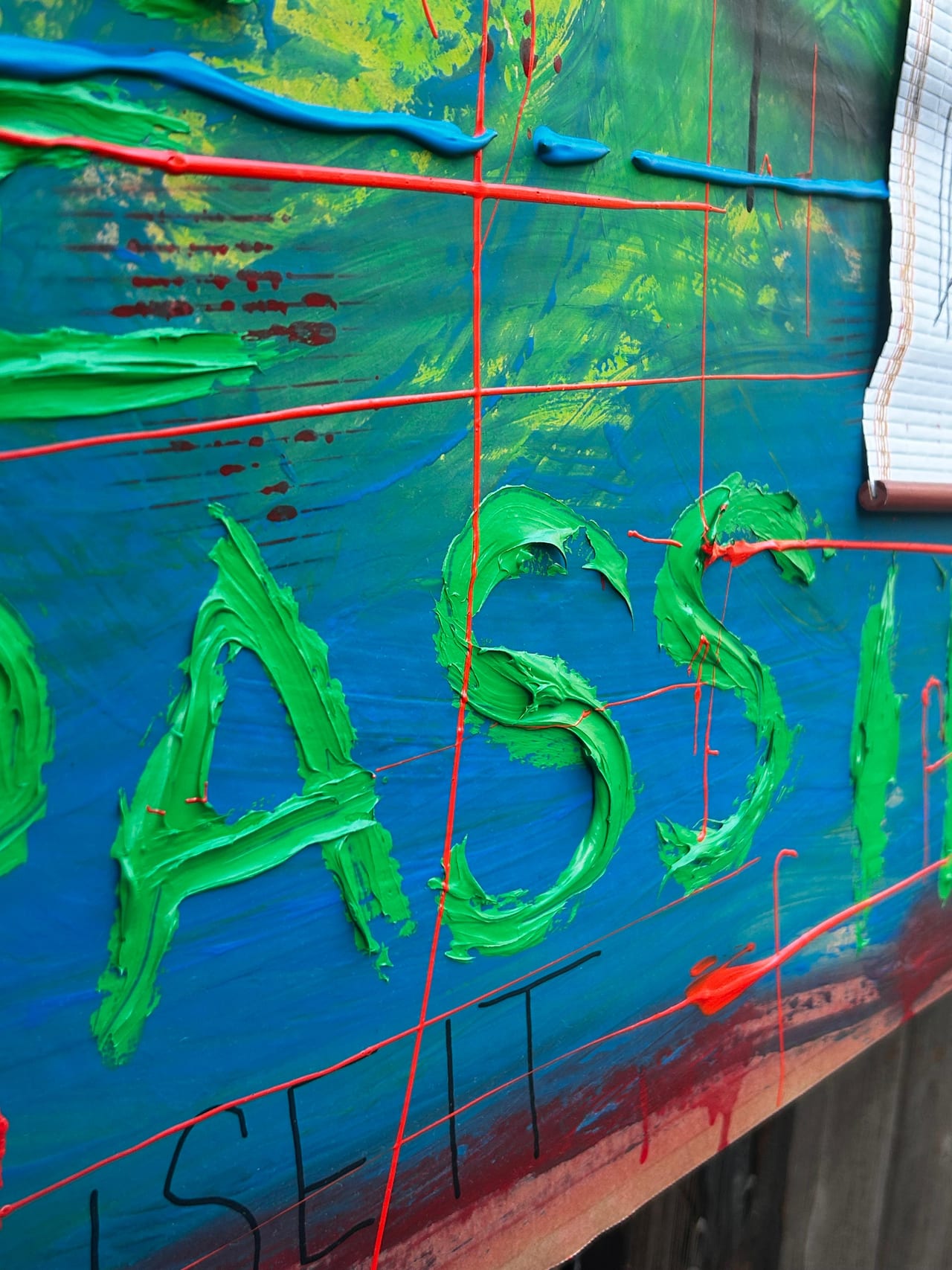 Detail · "BASS" lettering, green over blue